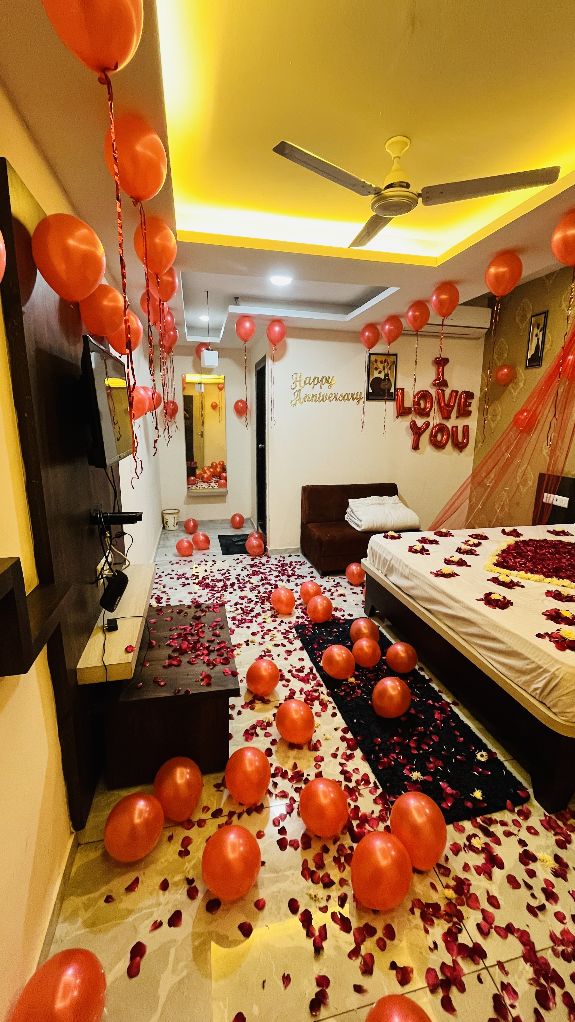 Wedding first night room decoration 