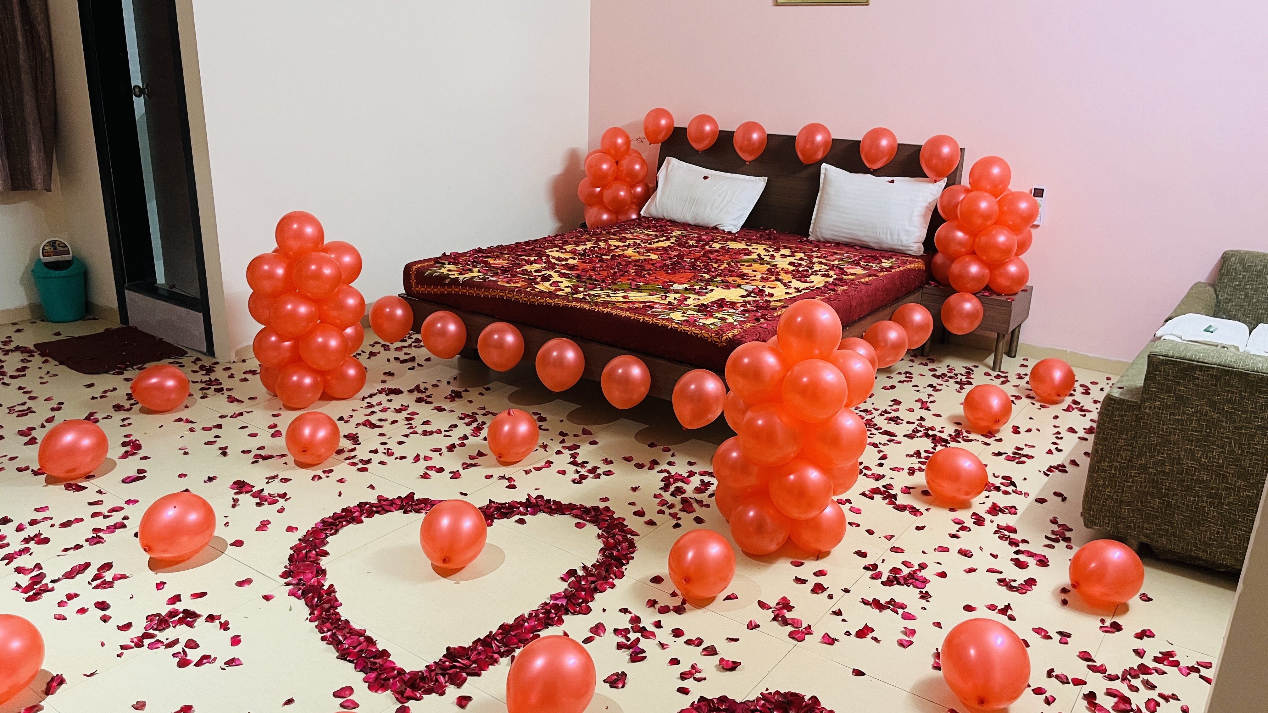 Wedding first night room decoration 