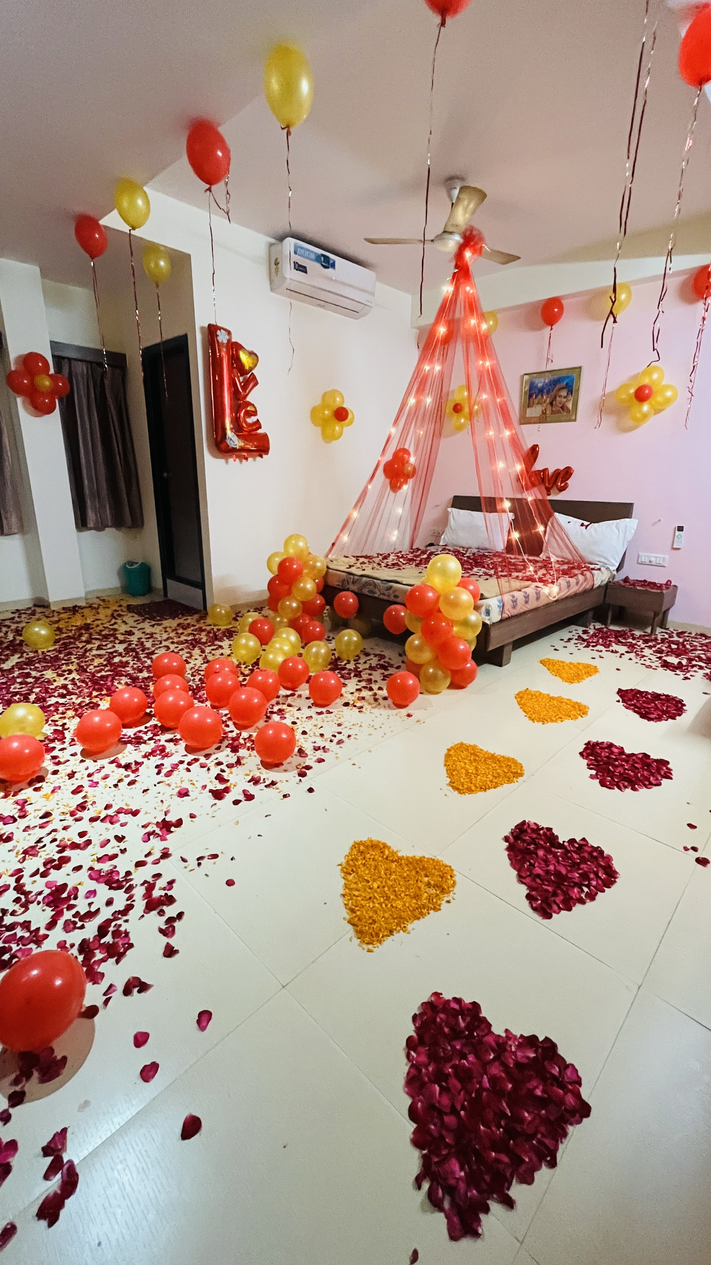 Wedding first night room decoration 