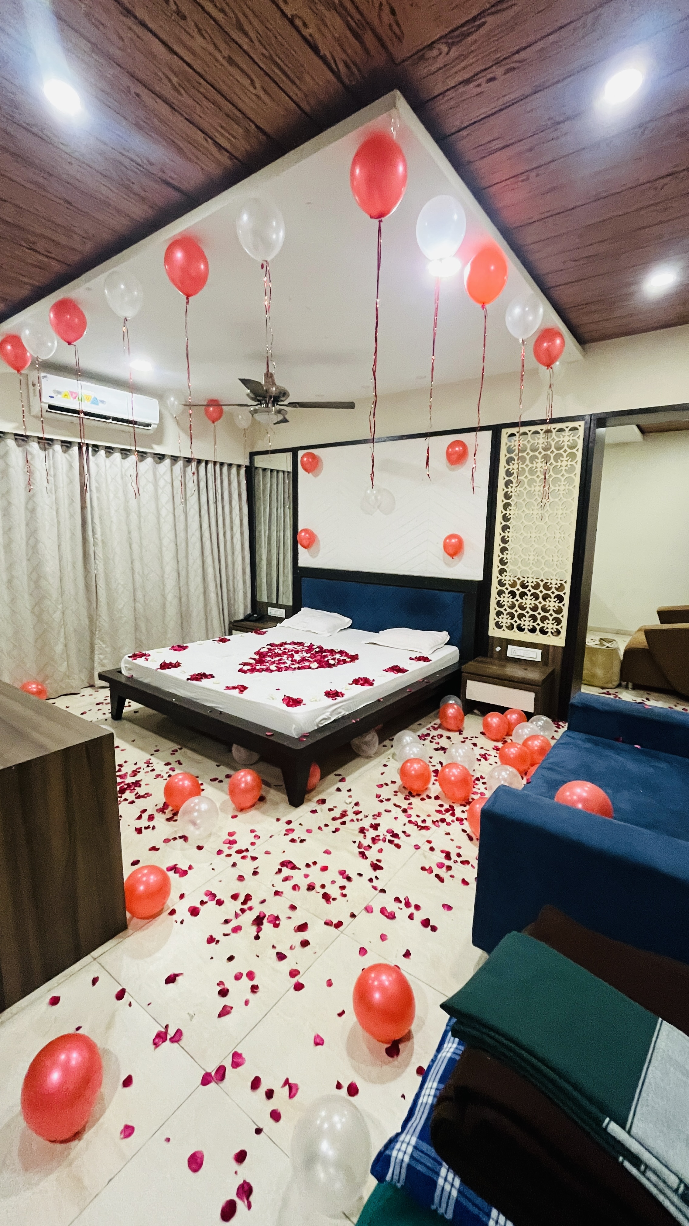Wedding first night room decoration 