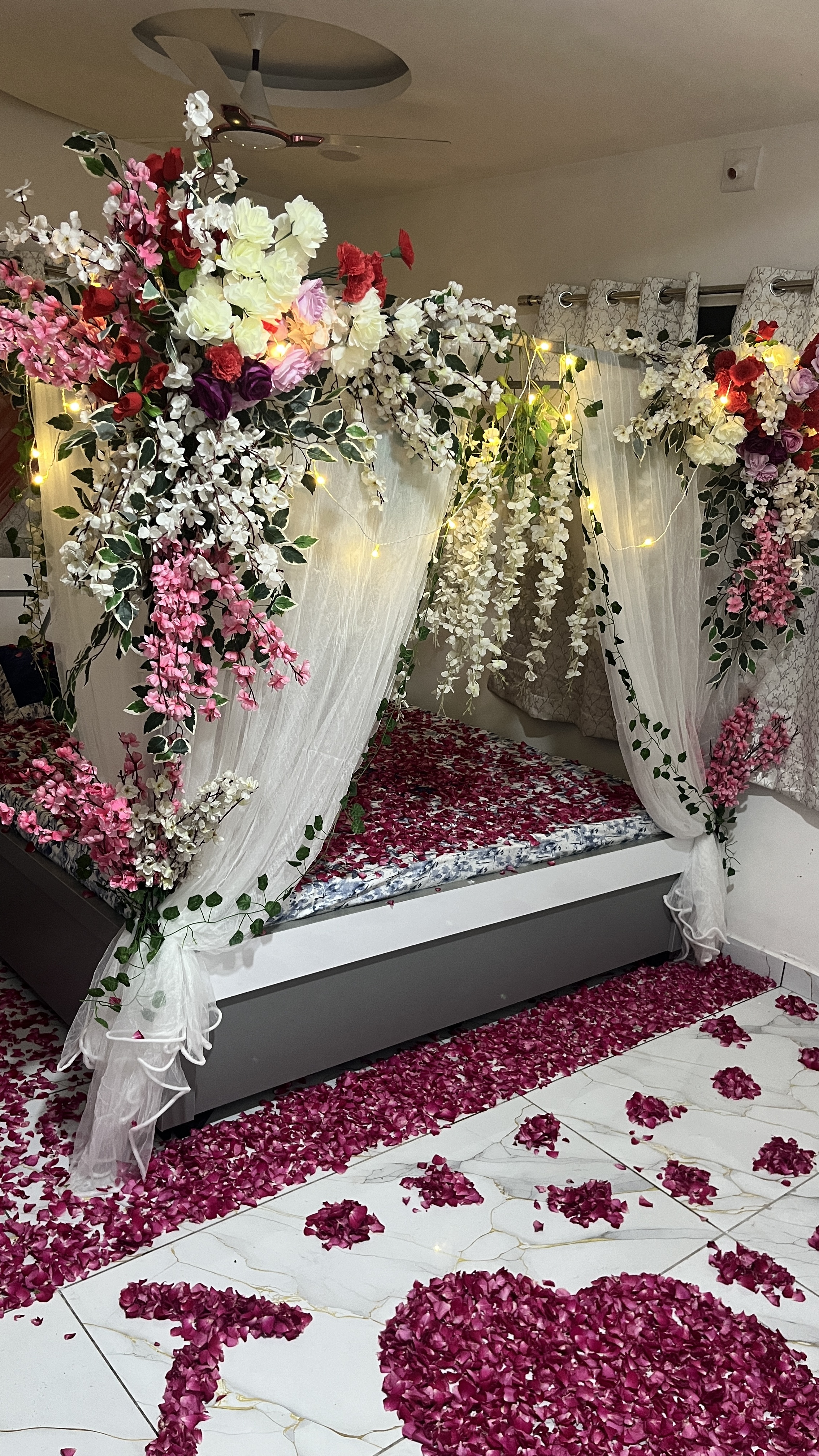 Wedding first night room decoration 