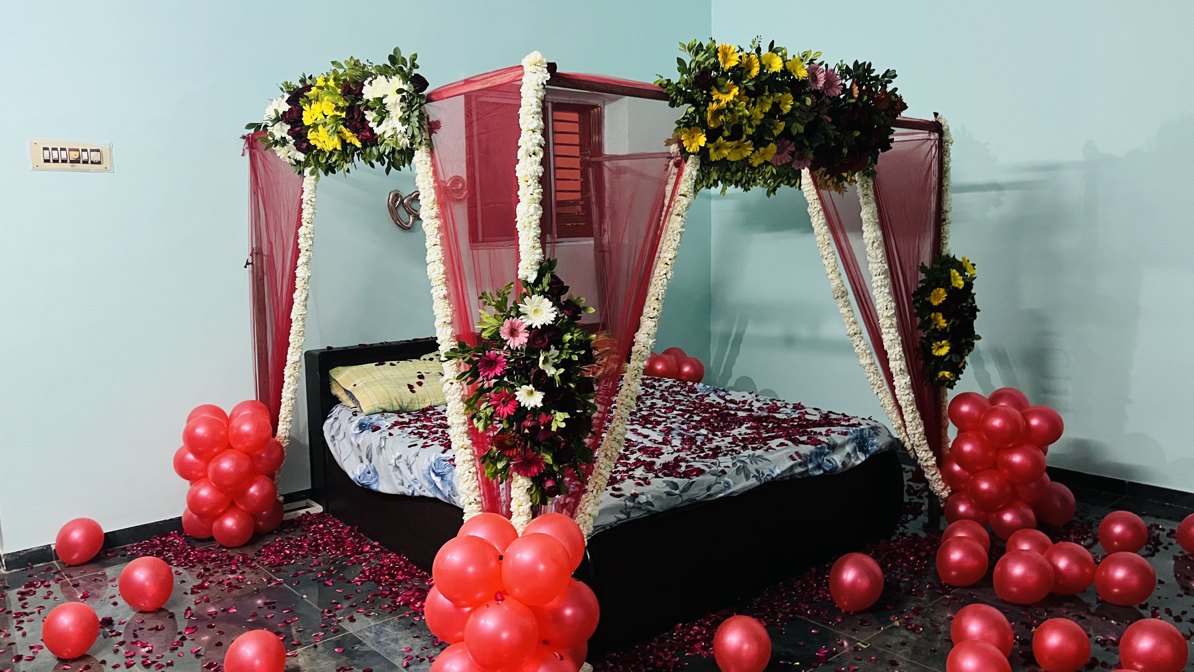 Wedding first night room decoration 